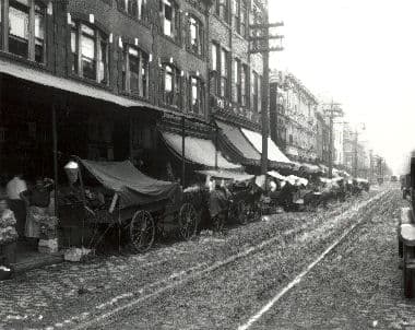 4th Street Curb Market on September 16, 1915. City of Philadelphia, Department of Records.